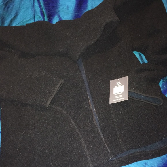BLACK FLEECE JACKET BY COMFORT FIT. - Picture 4 of 5